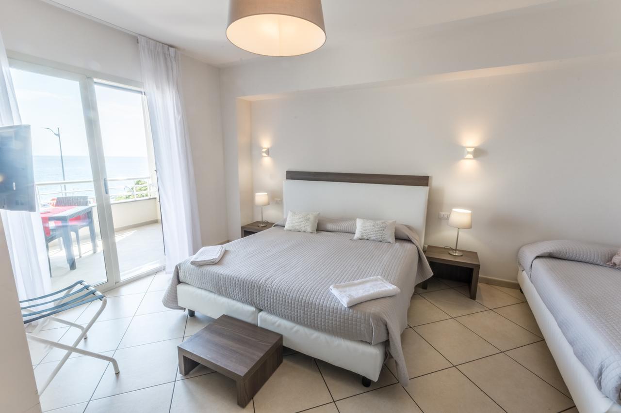Riva Del Sol Bed and Breakfast Santa Teresa Di Riva Exterior foto